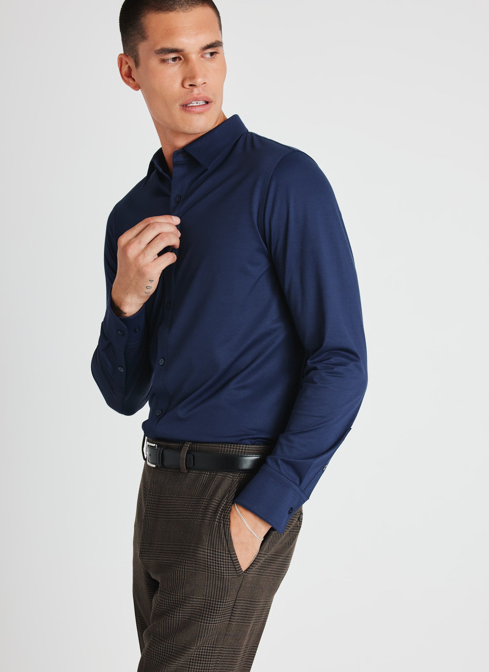 City Tech Shirt Slim Fit ?? Model:: Adryan | M || Dark Navy