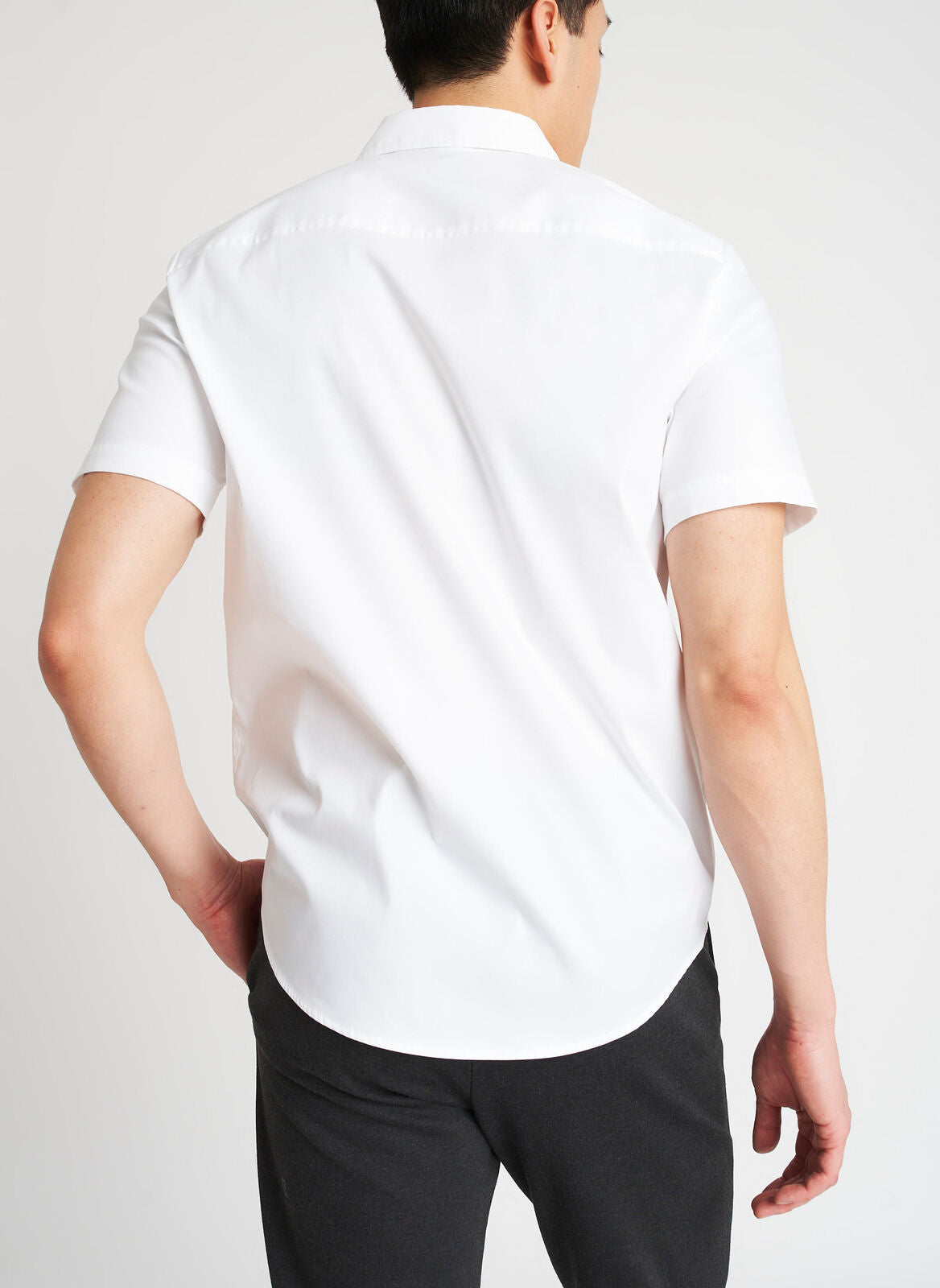 Stay Cool Poplin Short Sleeve Shirt Standard Fit ?? Model:: Chris | M || Bright White