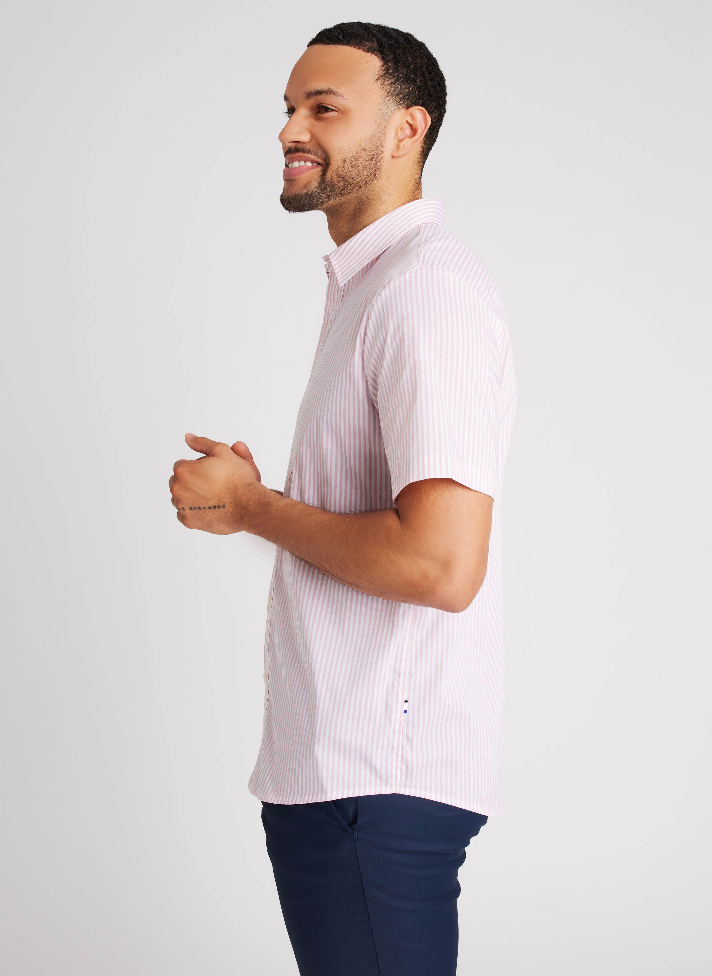 Stay Cool Poplin Short Sleeve Shirt ?? Model:: Emerson | M || Camelia/Bright White Stripe
