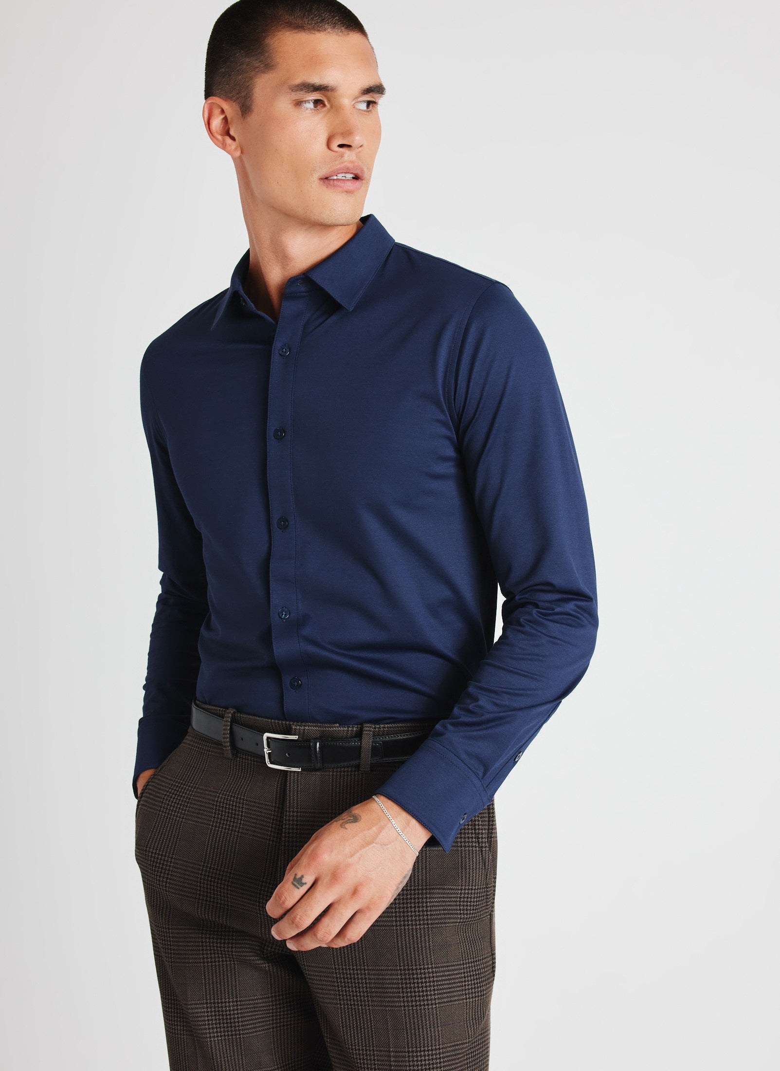 City Tech Shirt Slim Fit ?? Model:: Adryan | M || Dark Navy