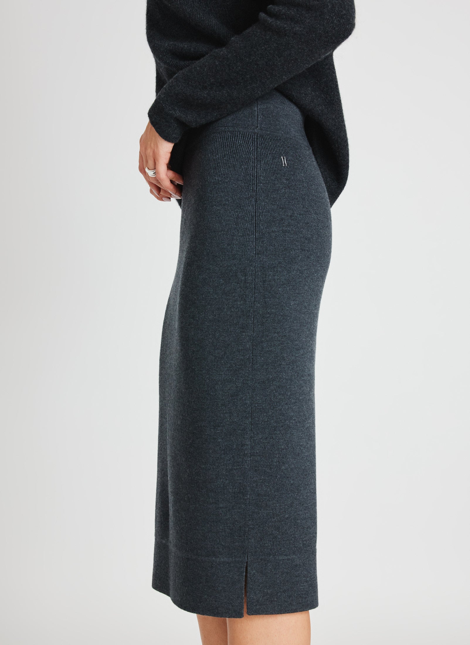 Dreamy Knit Skirt ?? Model:: Lilian | S || Heather Charcoal
