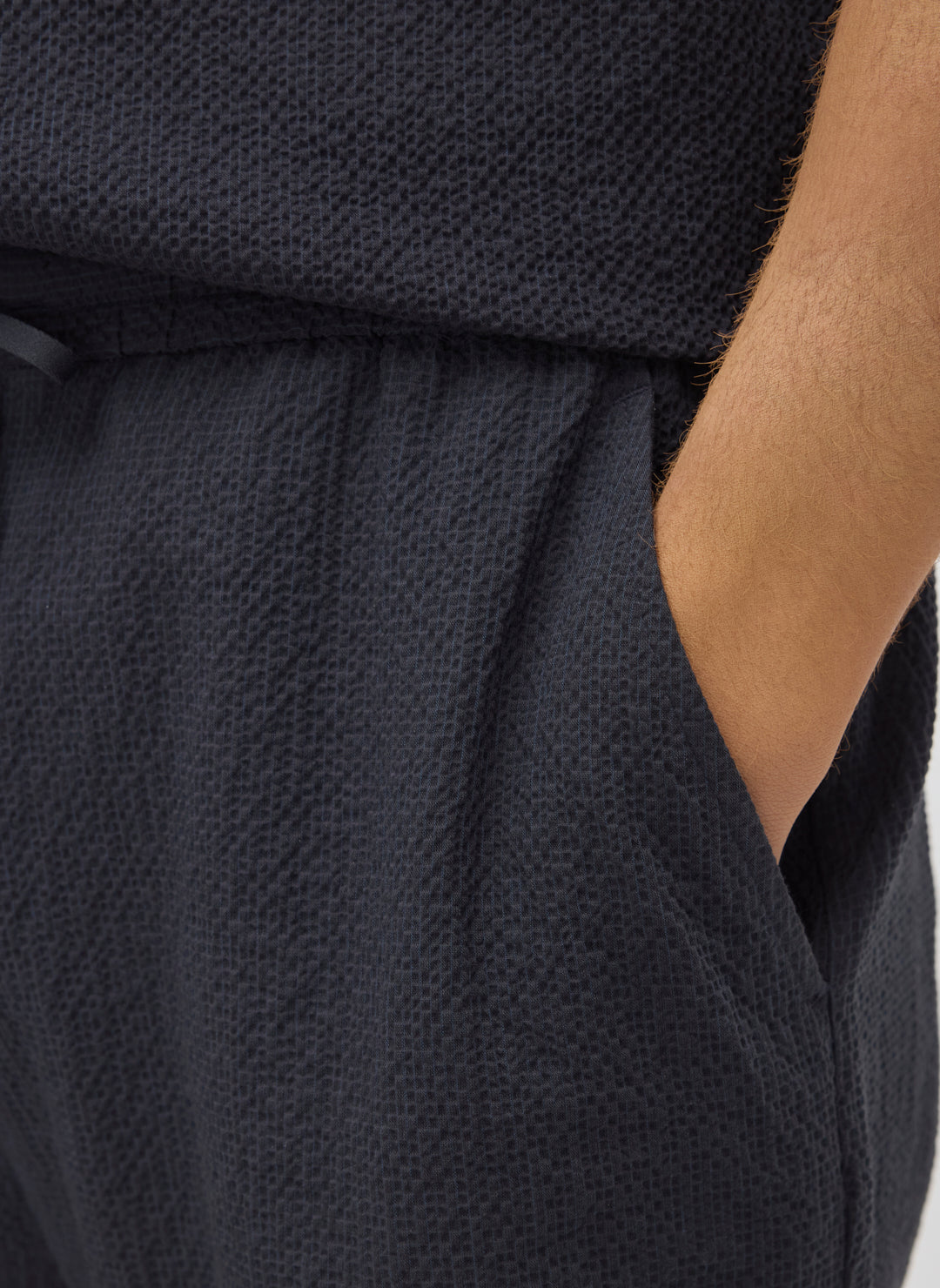KMB10277SeersuckerShortDarkNavy_066_eeed3720-3e58-4be7-a3c4-f017ee2ac50d