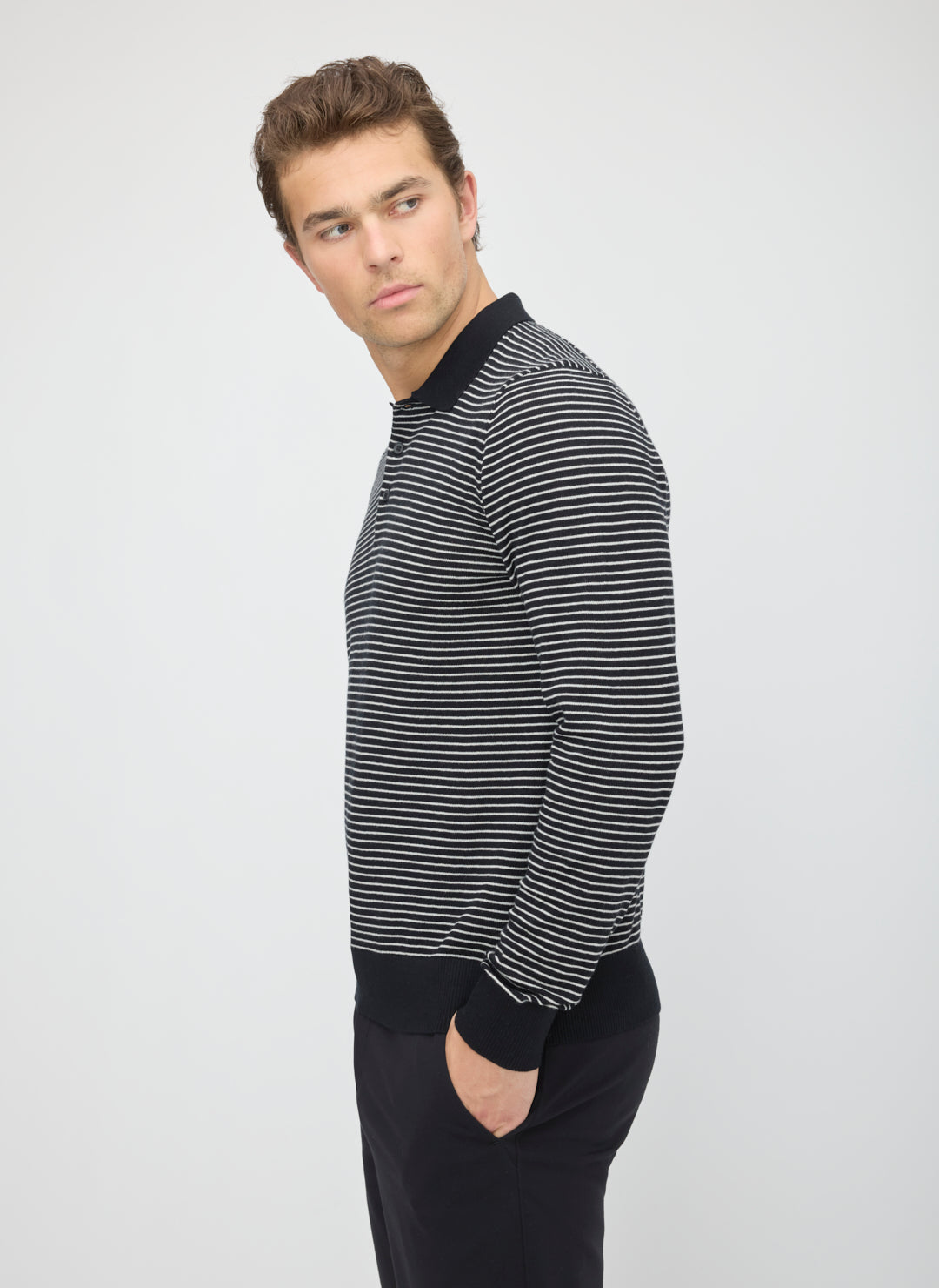 KMM10242CottonCashmerePoloSweaterBlackStoneStripe_052