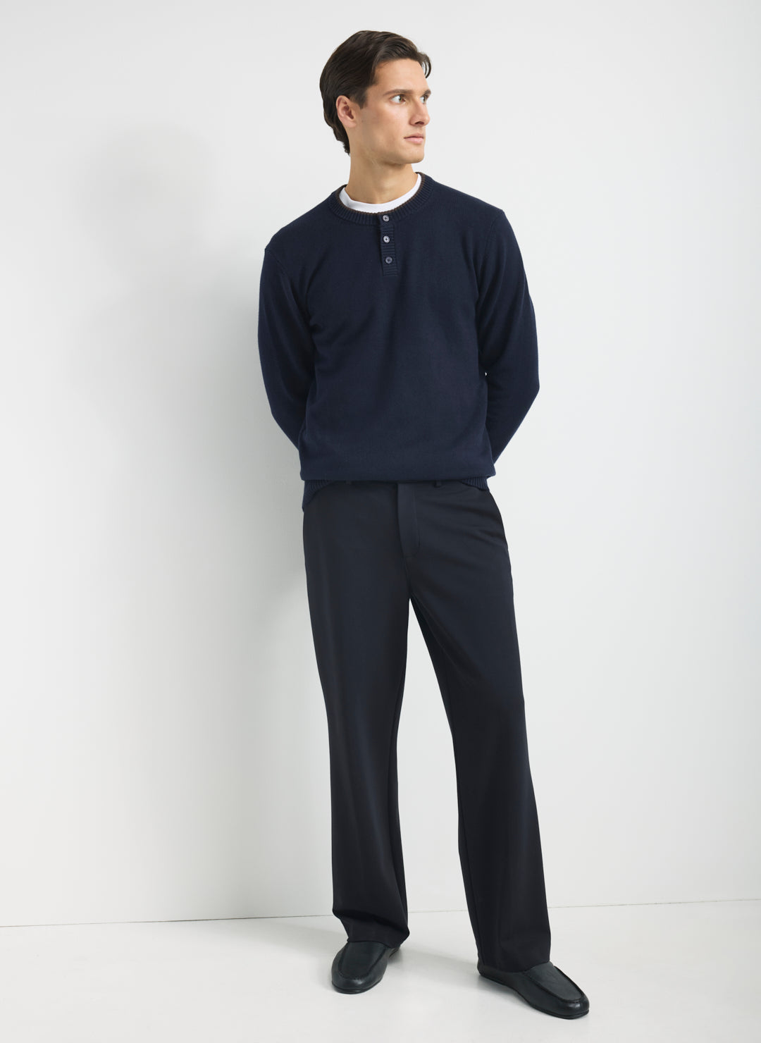 KMM10300MerinoCottonHenleySweaterNavy_016