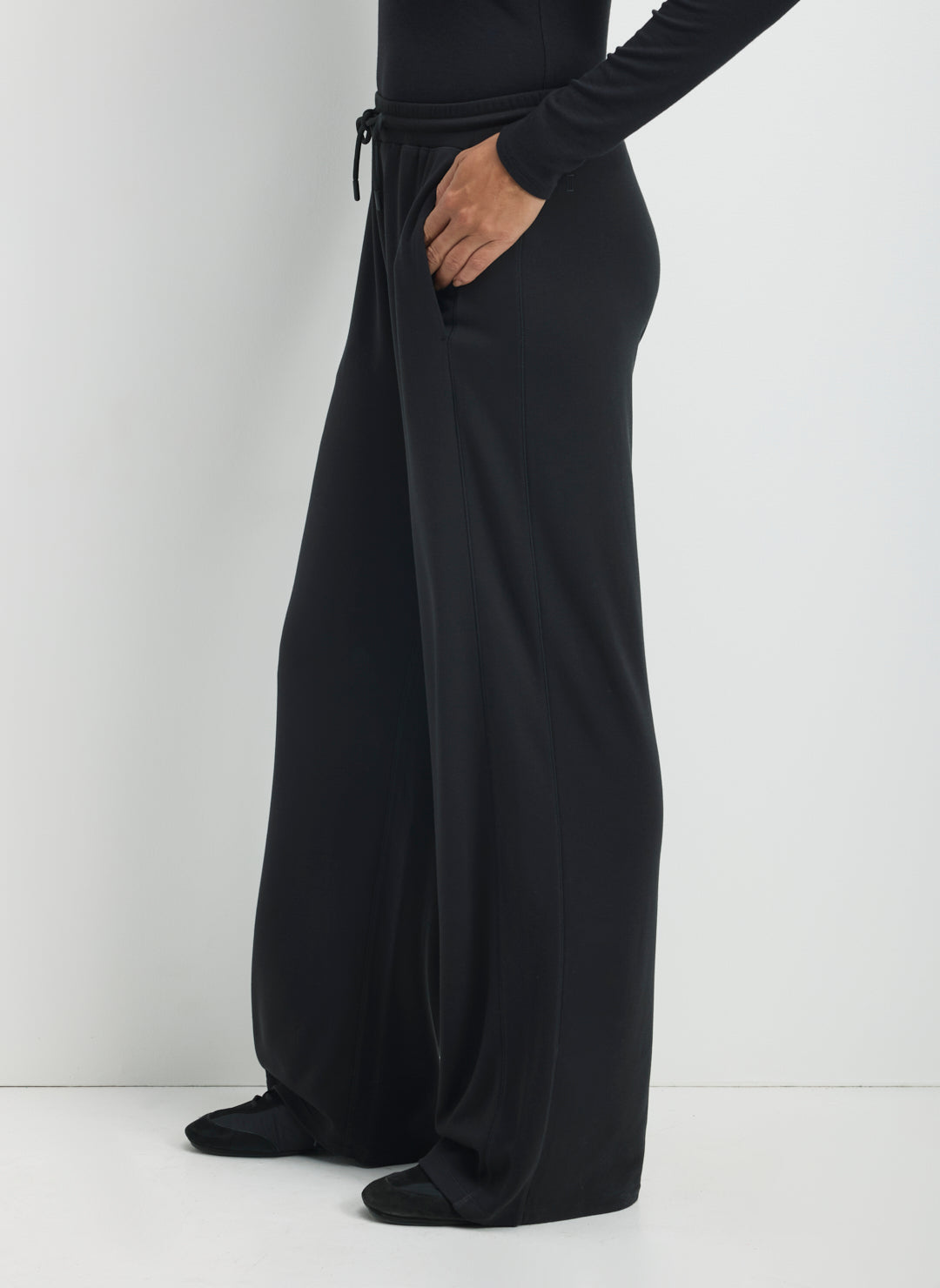 KWB10418DevonWidelegLoungePantBlack_070