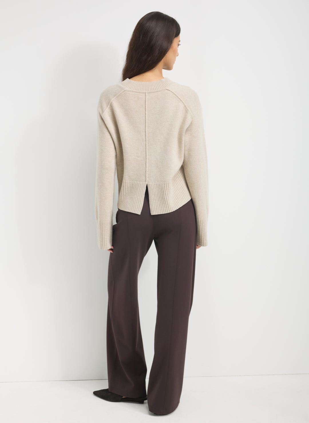KWM10336KITCASHMERINOBOXYVNECKSWEATERSparrowMelange_078