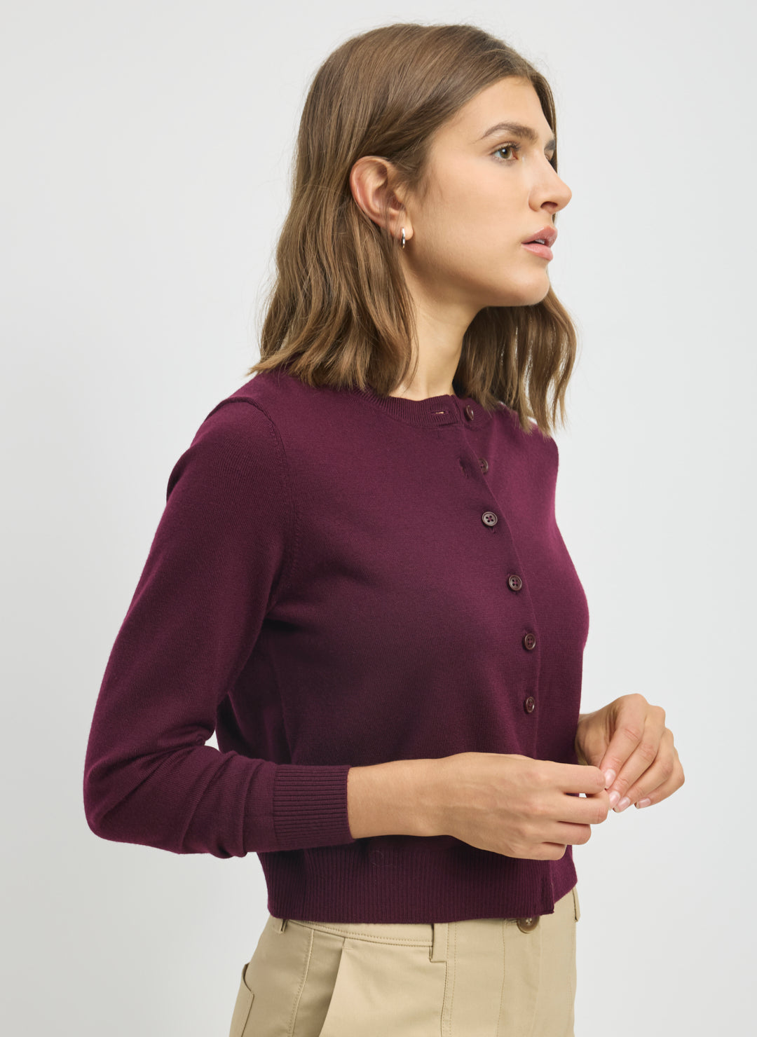 KWM10339_EFFORTLESS_MERINO_CLASSIC_CARDIGAN_Fudge_064