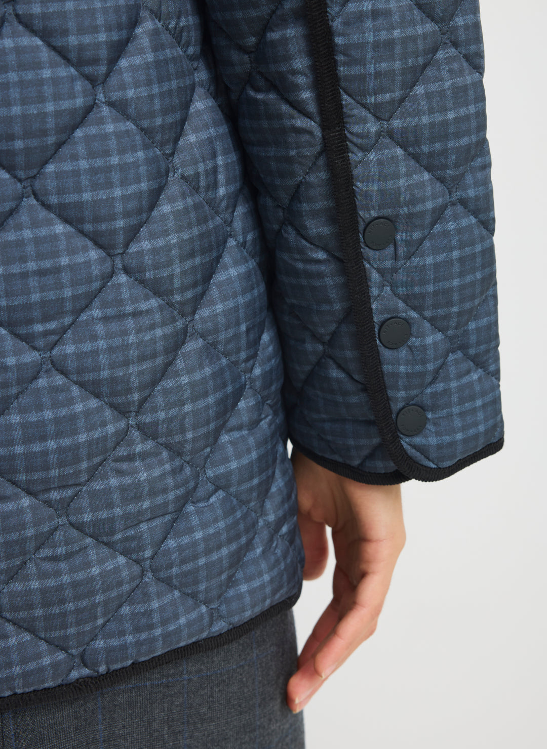 KWO10090OSLOOVERSIZEDQUILTEDBARNJACKET-BlackPlaidBlack_089
