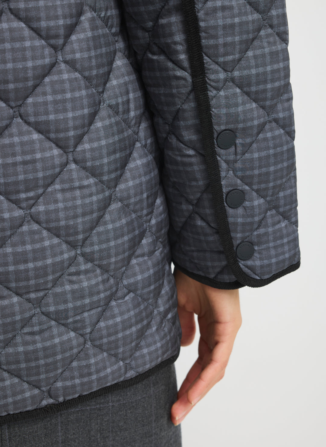KWO10090OSLOOVERSIZEDQUILTEDBARNJACKET-BlackPlaidBlack_089_59ff4b49-4b9d-461e-ae6a-ff8b09162e34