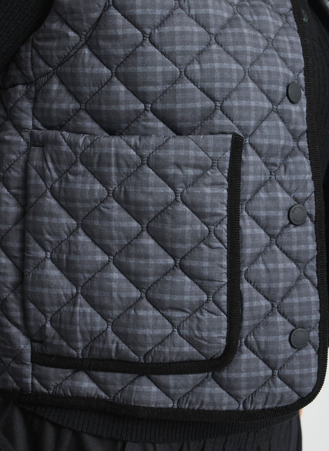 KWO10092OSLOCROPQUILTEDVEST-BlackPlaidBlack_044_919822e1-587f-4d6b-a4aa-f1a84f0e7441