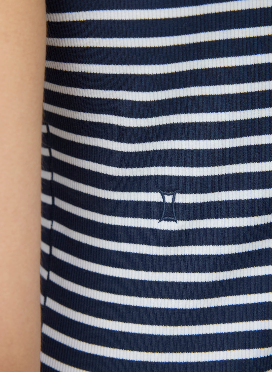 Henley Tank