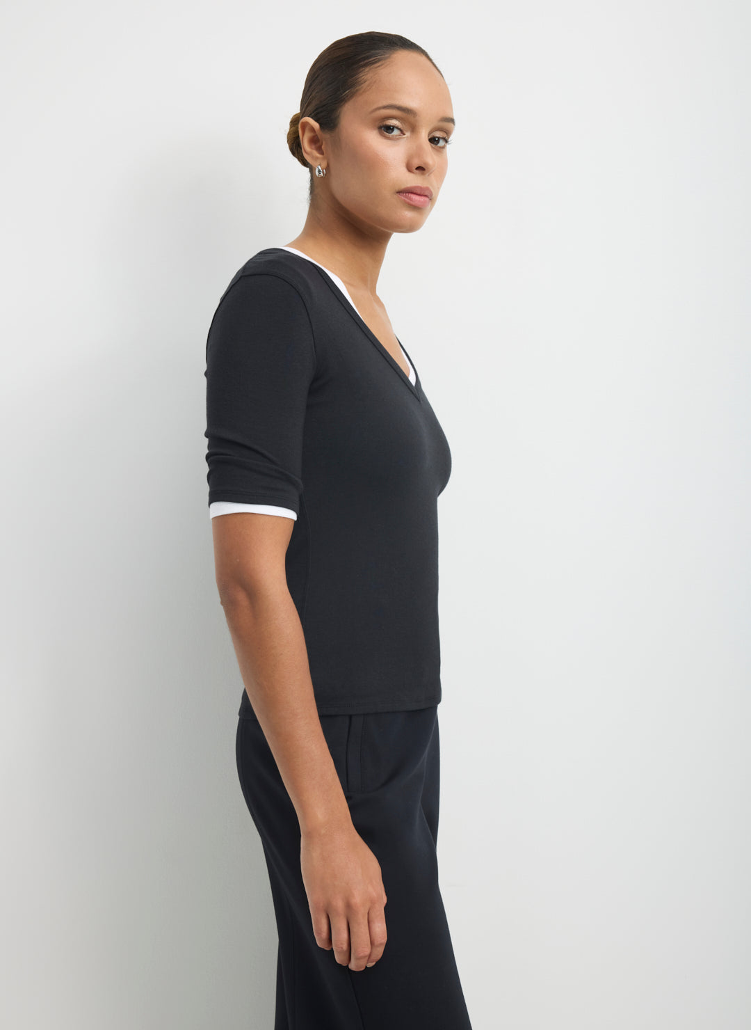 KWT10551KitCosySlimVNeckTeeBlack_060