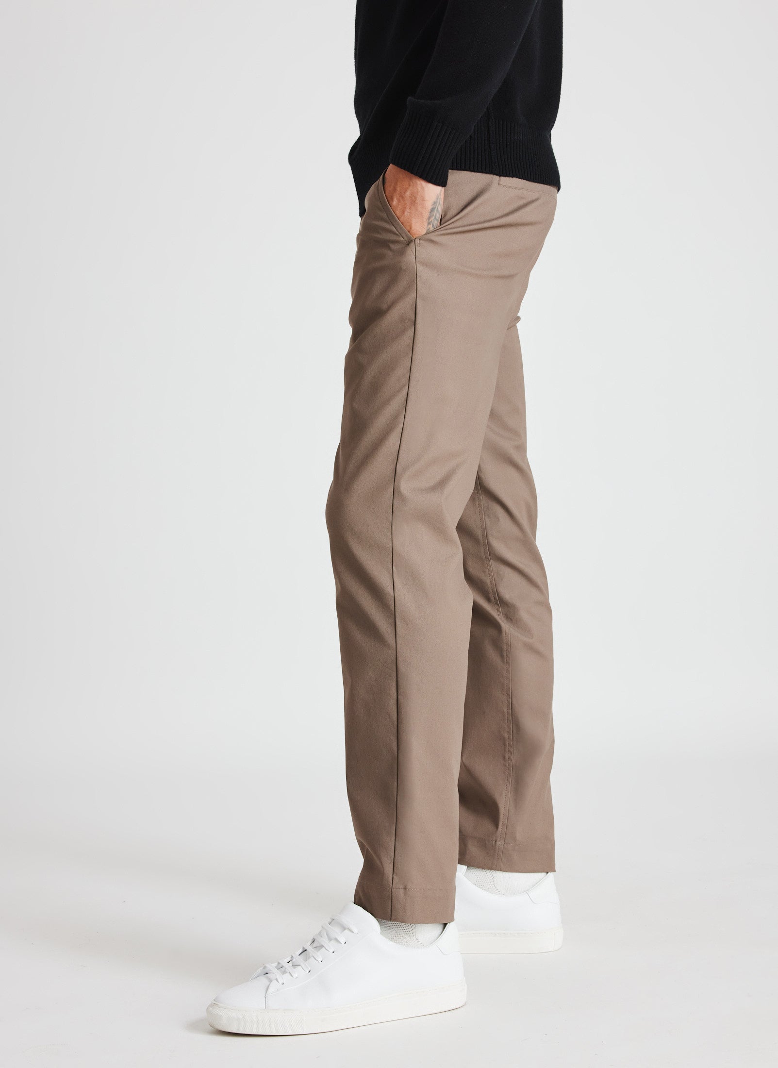 Essential Pants ?? Model:: Adryan | 32 || Mocha