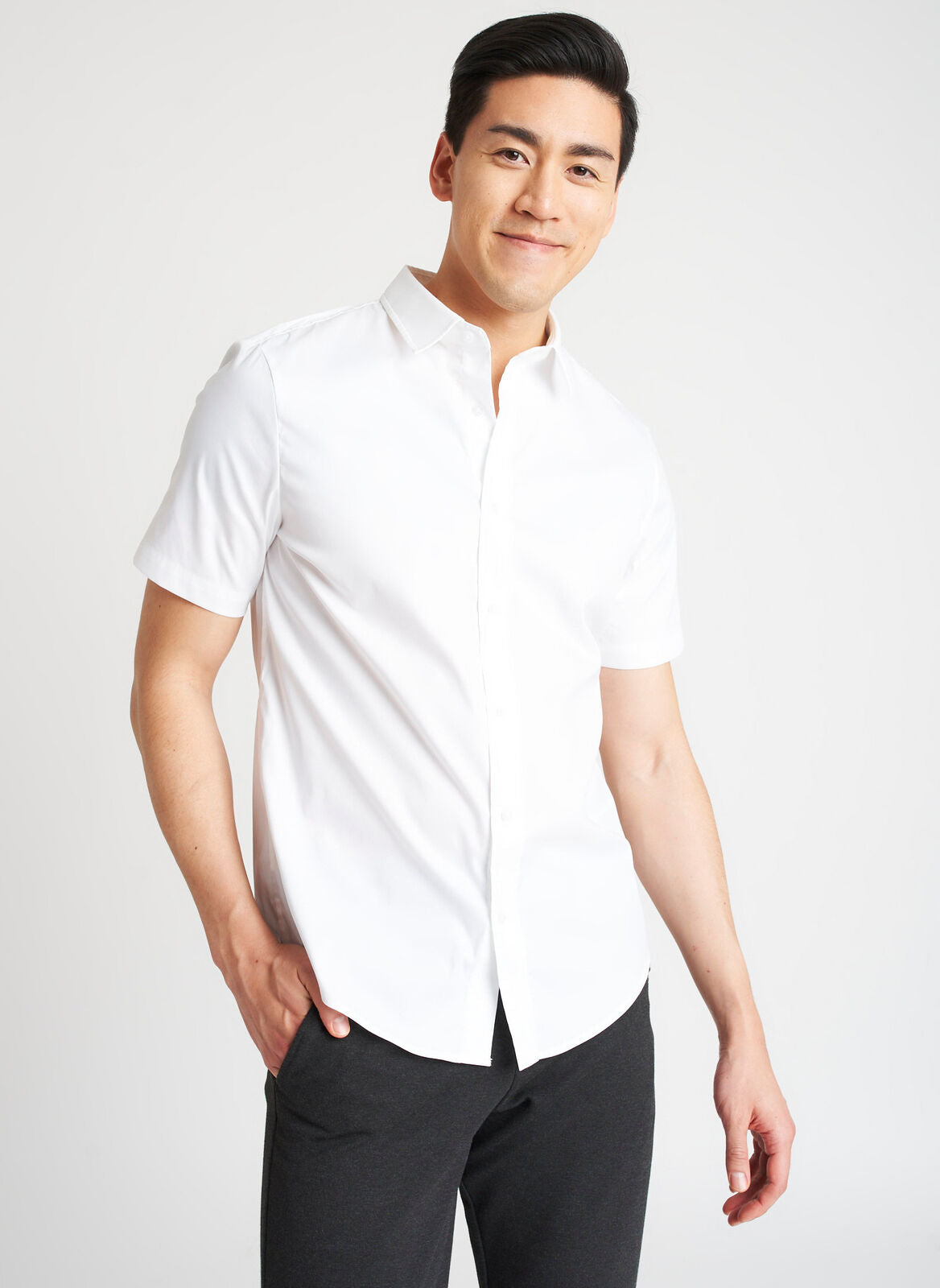 Stay Cool Poplin Short Sleeve Shirt Standard Fit ?? Model:: Chris | M || Bright White