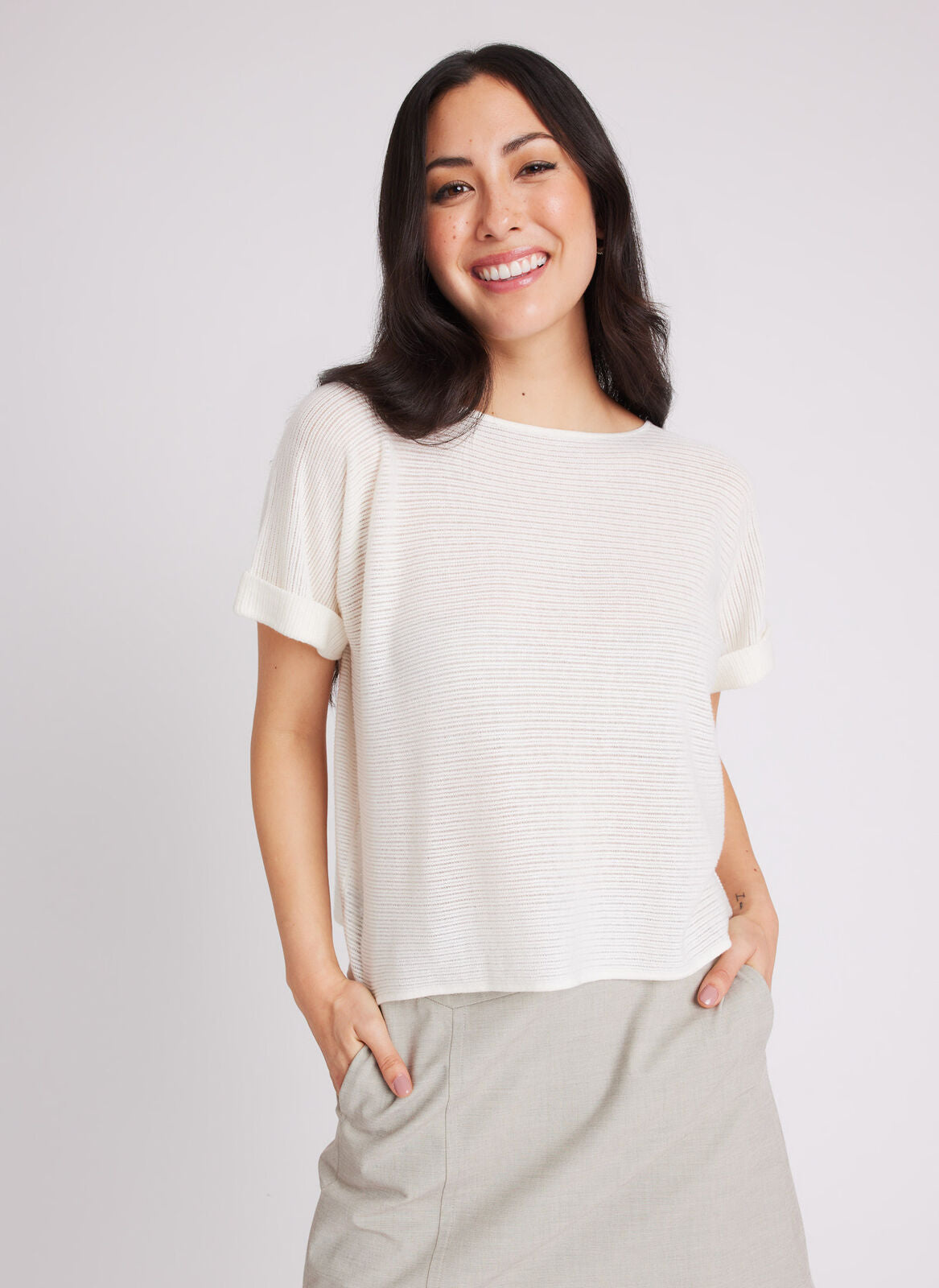 Starling Short Sleeve Sweater ?? Model:: Lianne | S || Bright White