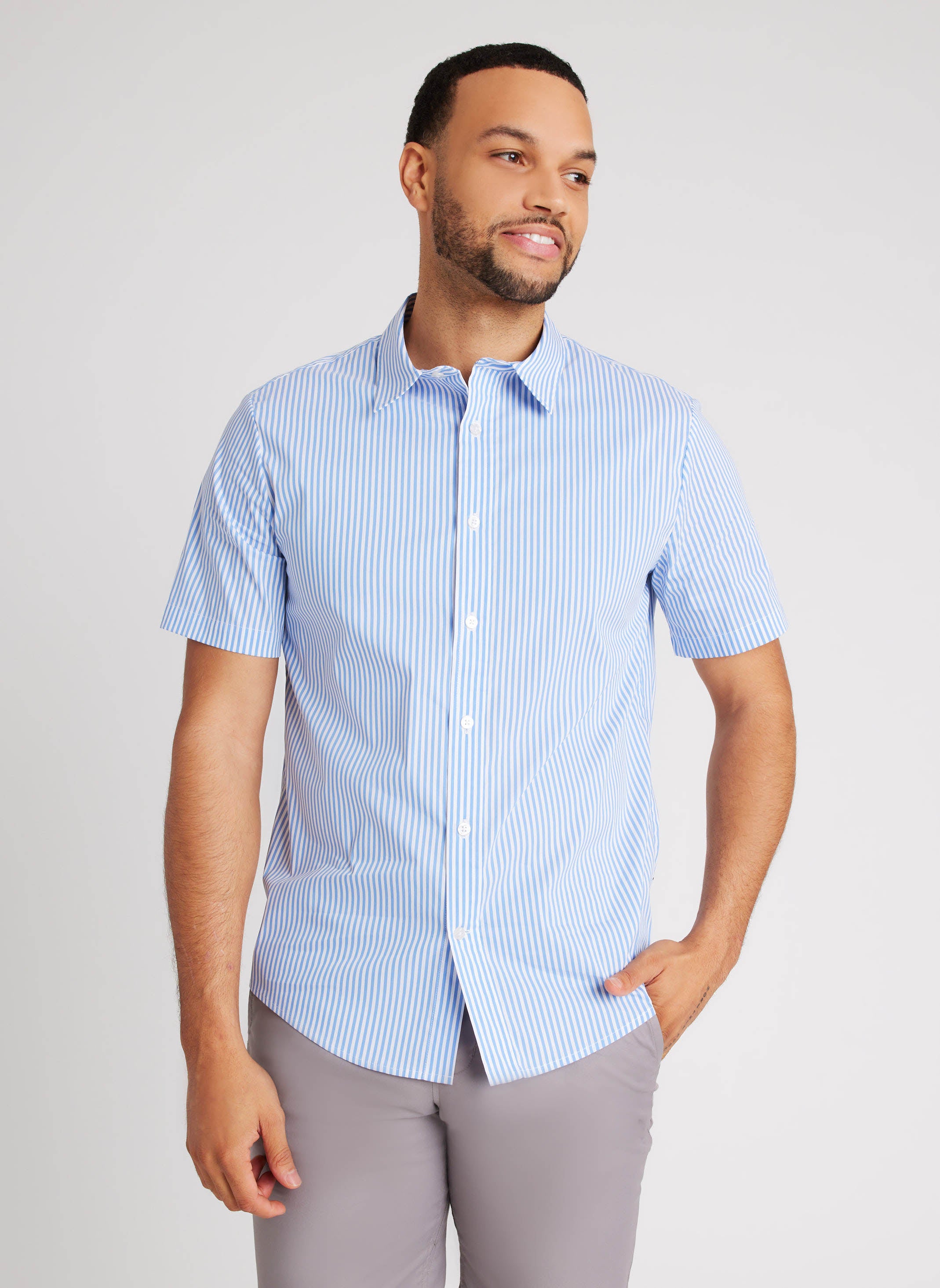 Stay Cool Poplin Short Sleeve Shirt ?? Model:: Emerson | M || Blue/Bright White Stripe